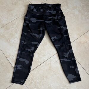 Athleta Black & Gray Camo Contender 7/8 Leggings